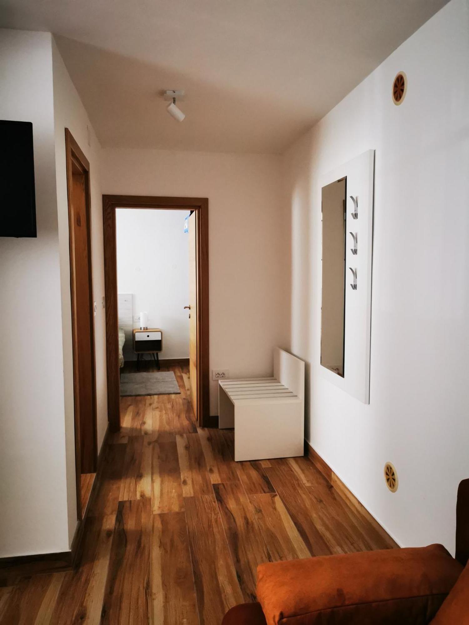 Lux Apartments In Downtown Pula Exterior photo